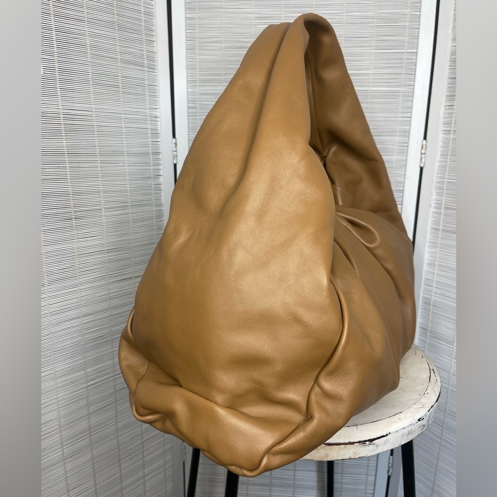 Bottega Veneta The Pouch Large Tan Leather Slouchy Clutch Made Italy OS - Picture 3 of 15